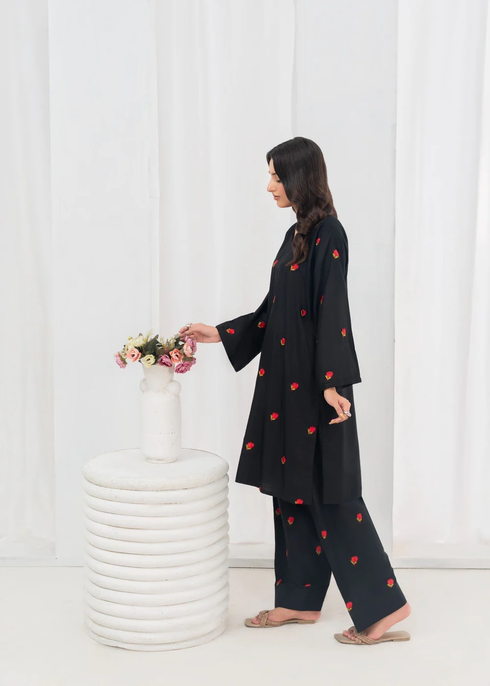 PETAL EMBROIDERED FARSHI 2PCS - Image 3