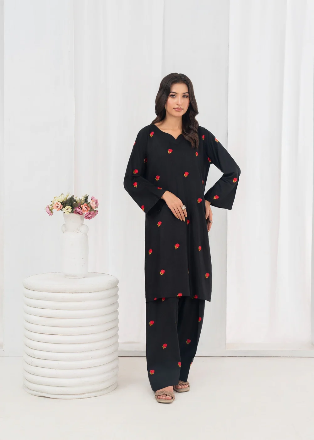PETAL EMBROIDERED FARSHI 2PCS