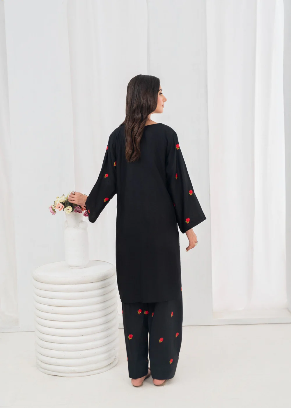 PETAL EMBROIDERED FARSHI 2PCS - Image 2