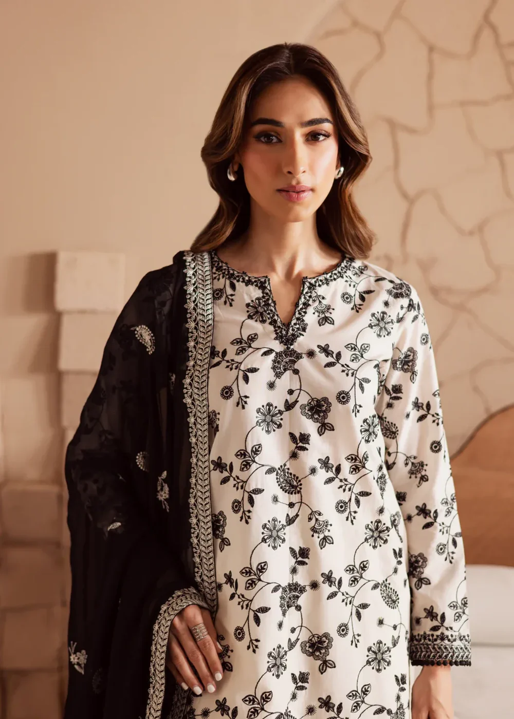 GULNAAR WHITE 3PCS - Image 5