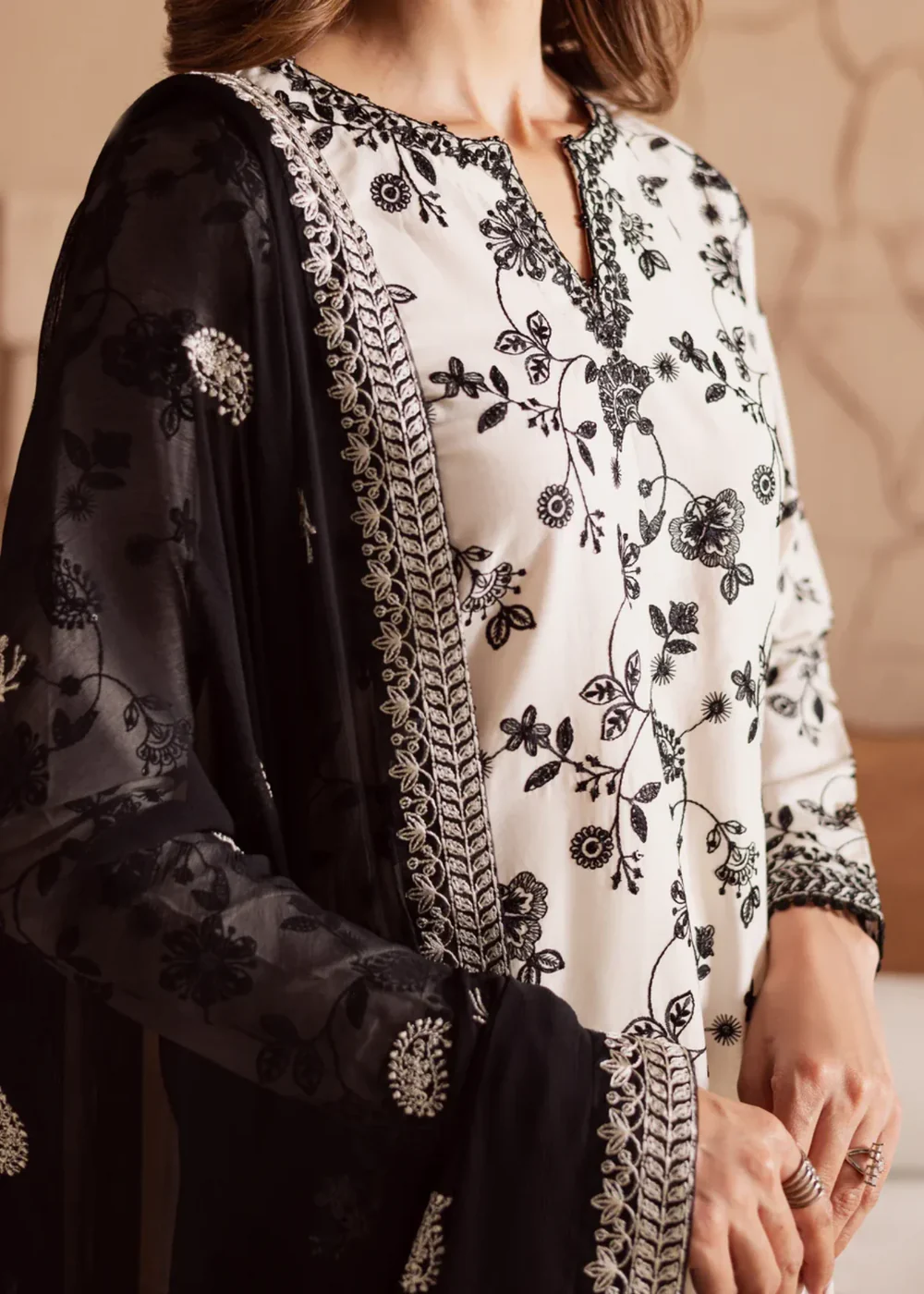 GULNAAR WHITE 3PCS - Image 2