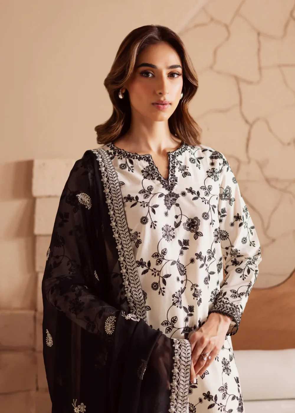 GULNAAR WHITE 3PCS - Image 8