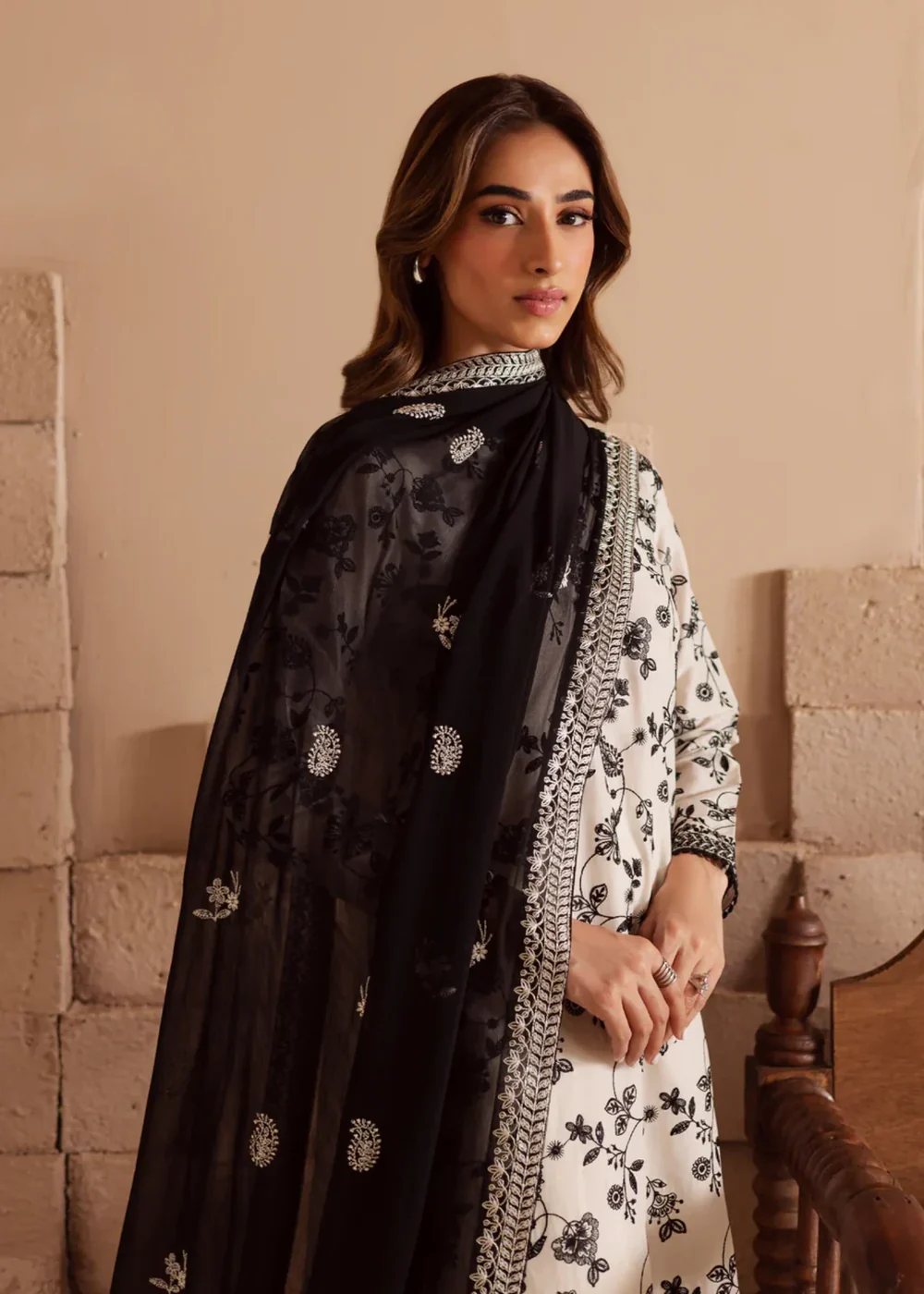 GULNAAR WHITE 3PCS - Image 4